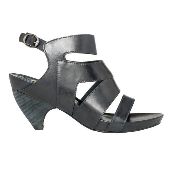 Max Studio navy Manila leather sandals - Picture 2 of 14